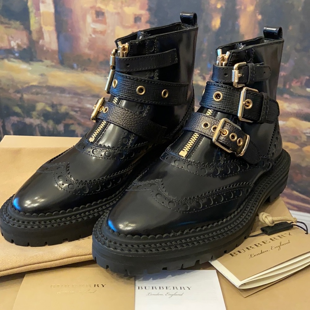 **SOLD** BURBERRY 🖤